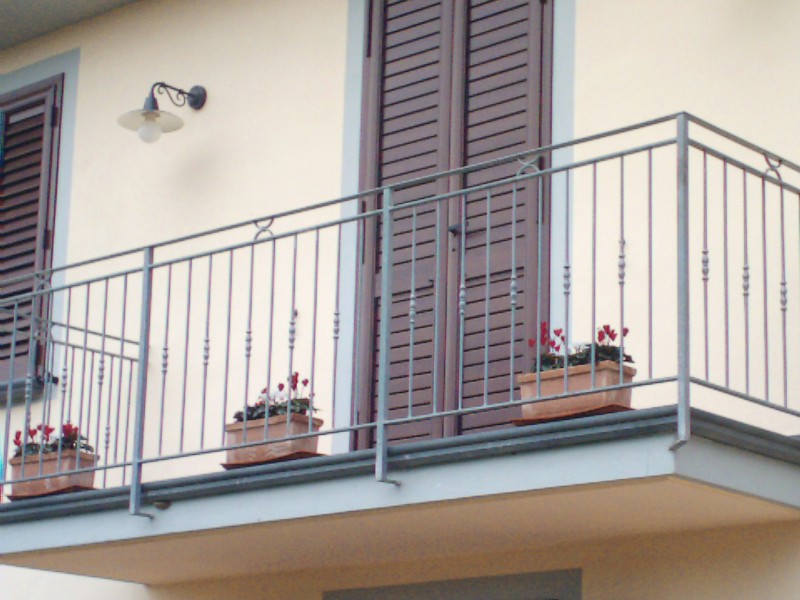 Condominio: per interventi sulla ringhiera del balcone privato è necessaria l’autorizzazione dell’assemblea condominiale?